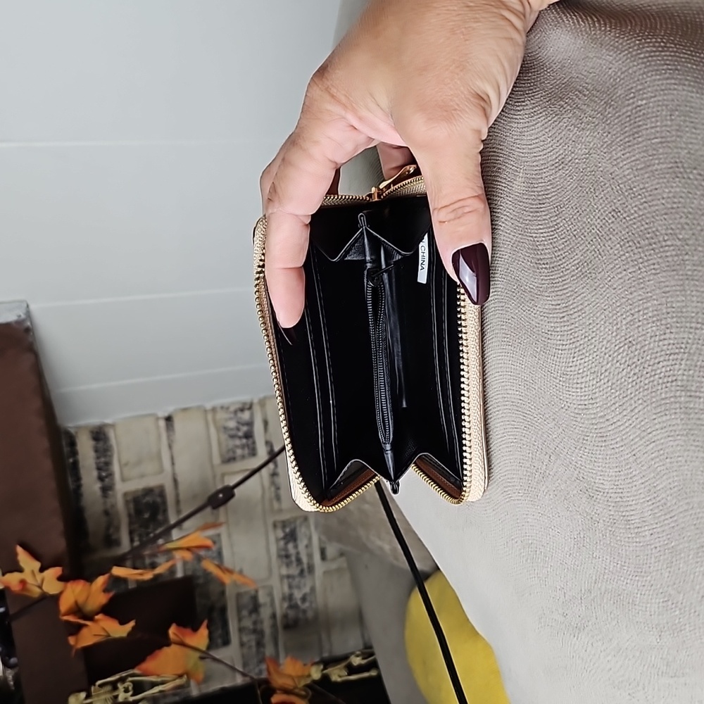Gold Wallet - Picture 2 of 3